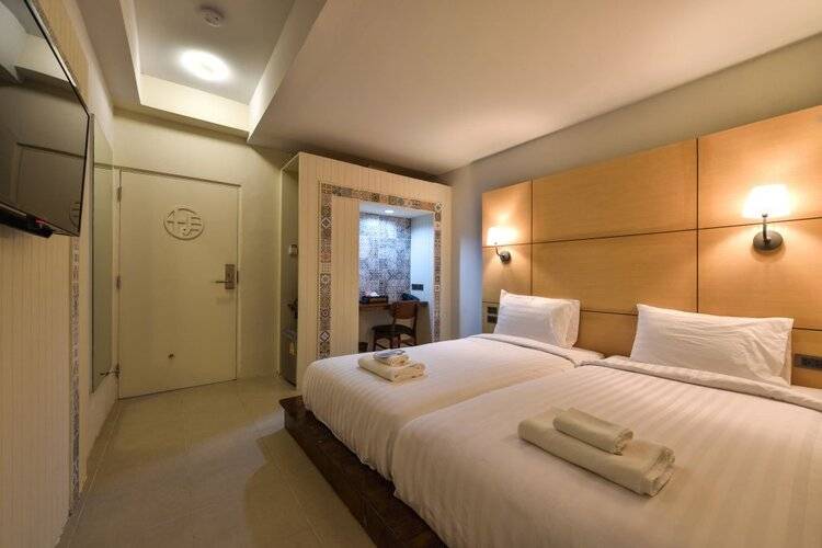 Hotel October