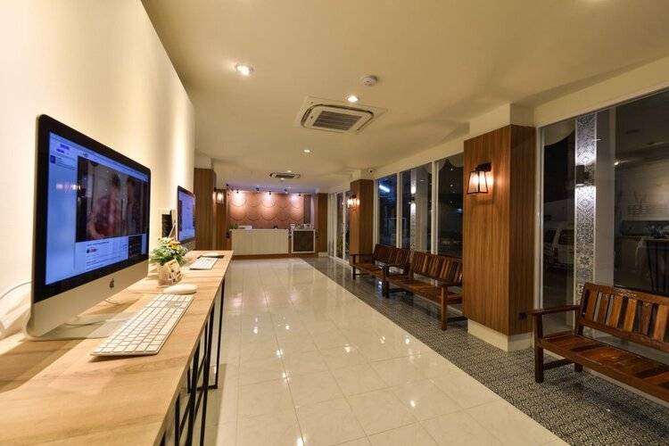 Hotel October