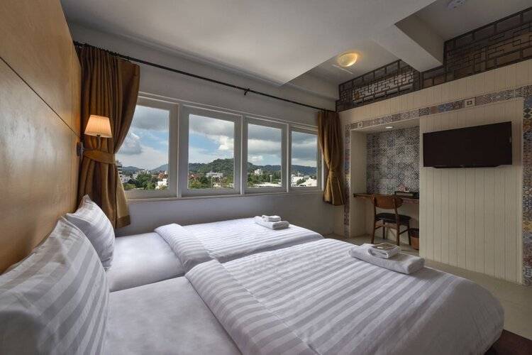 Hotel October