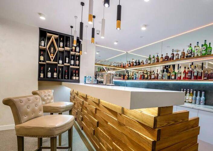 Dave Hotel (Дэйв Отель)