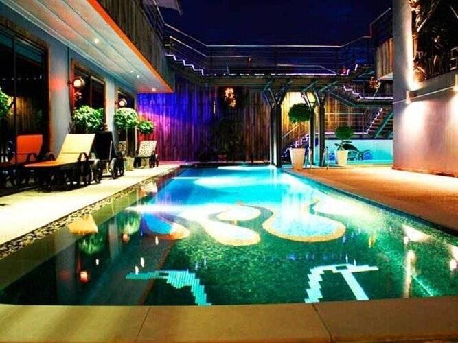 Nicky's Handlebar Hotel