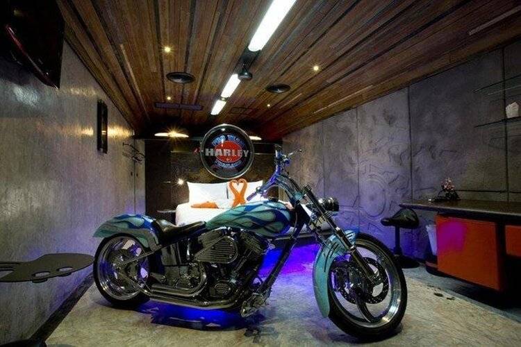 Nicky's Handlebar Hotel
