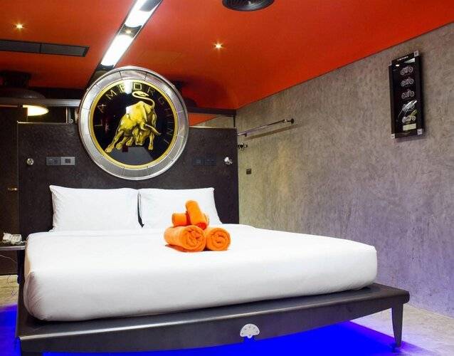 Nicky's Handlebar Hotel