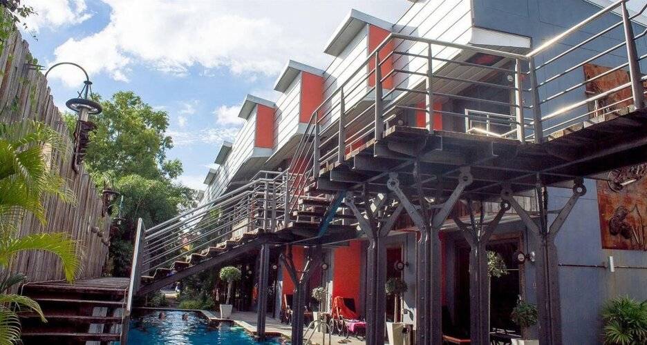 Nicky's Handlebar Hotel