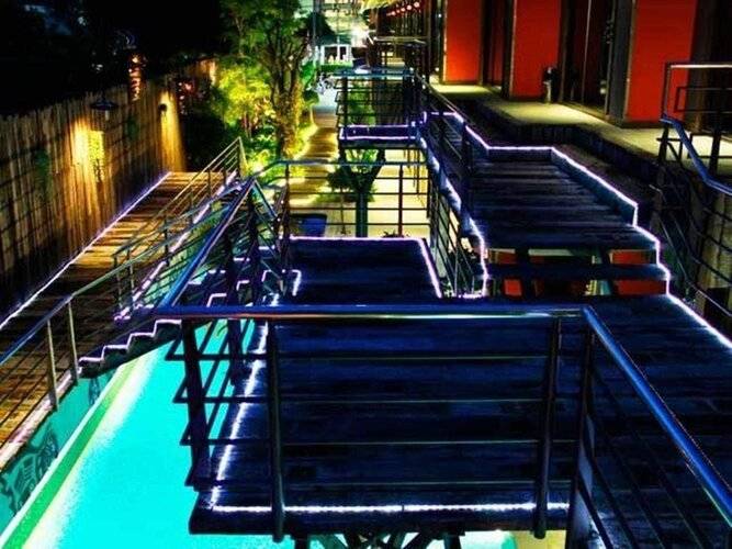 Nicky's Handlebar Hotel