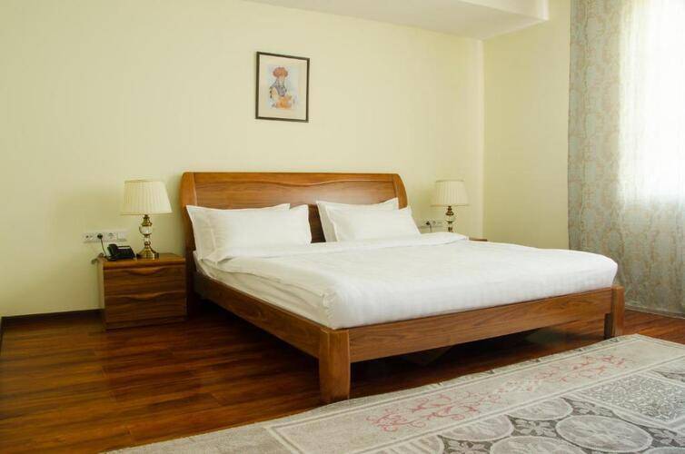 Soluxe Hotel