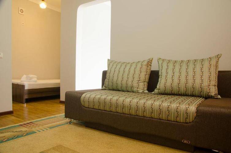 Soluxe Hotel