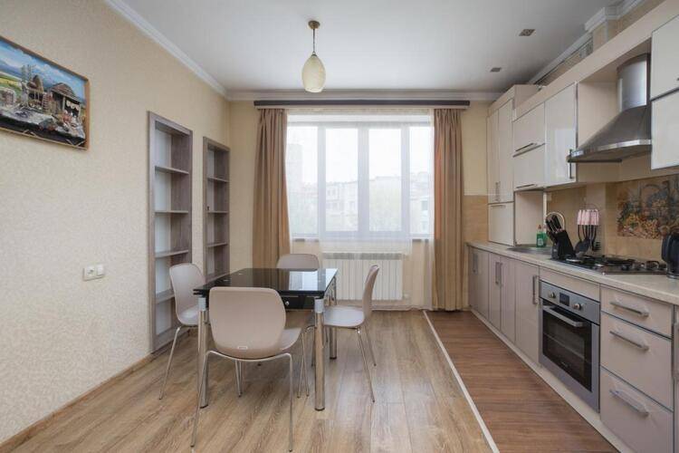 Stay Inn (Стей Инн) на проспекте Саят-Новы 33