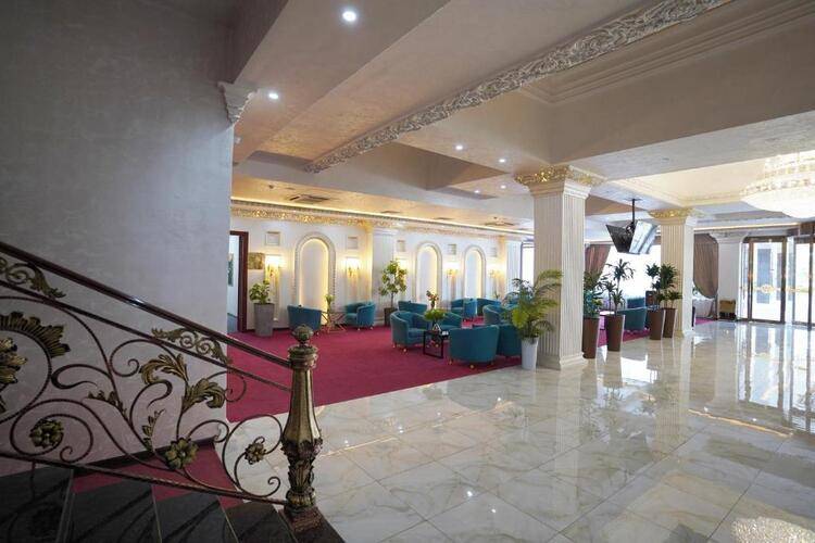 Aura Hotel
