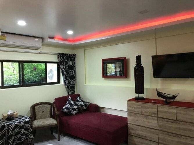 Fong Kaew and Baan Nang Fa Guesthouse