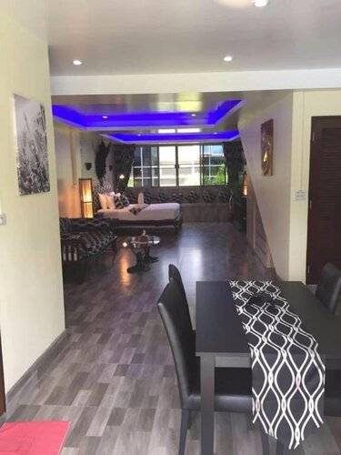 Fong Kaew and Baan Nang Fa Guesthouse