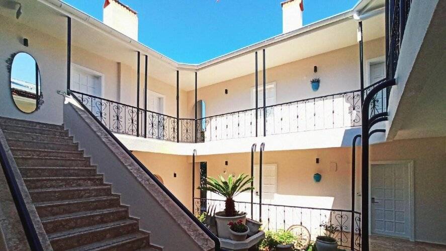 Bronze Hotel