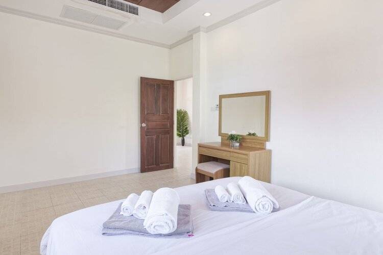 The Palm at Veloche by Lofty