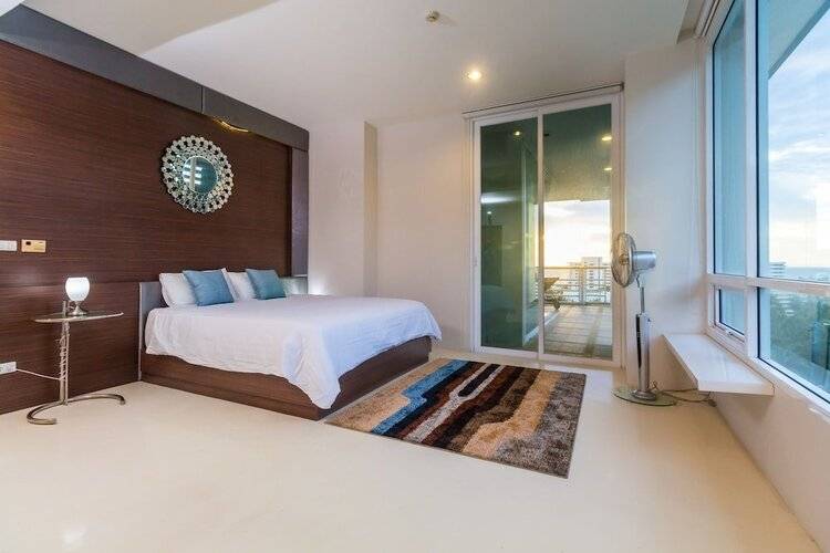 The Palm at Veloche by Lofty