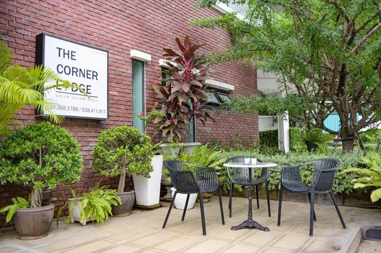 The Corner Lodge