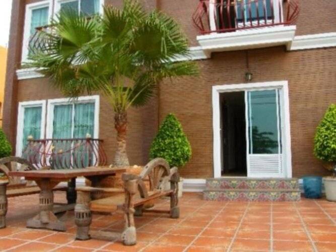 The Red Balcony Inn