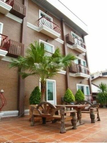 The Red Balcony Inn