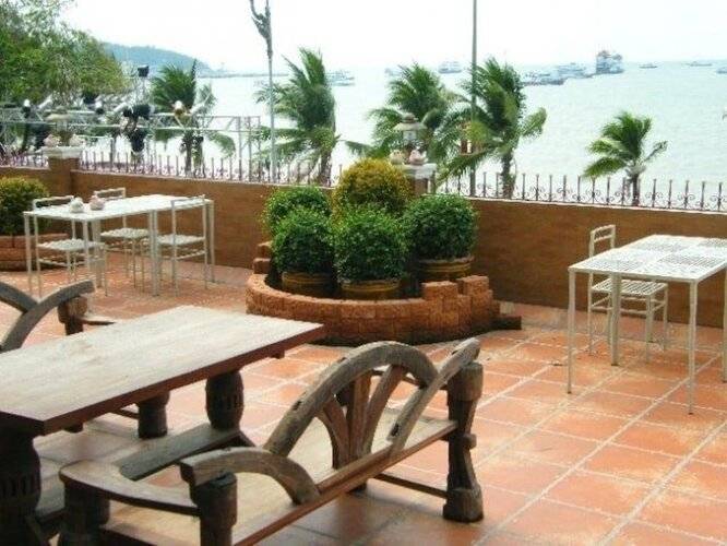 The Red Balcony Inn