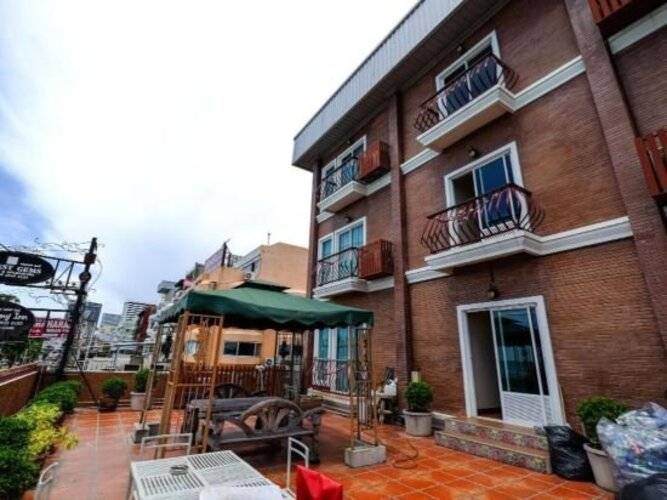 The Red Balcony Inn