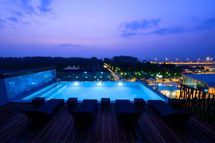 The Sixteenth Naiyang Beach Hotel