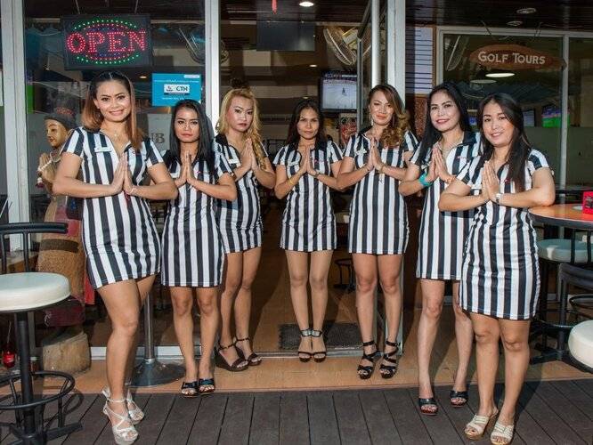 I-Rovers Sports Bar & Guesthouse