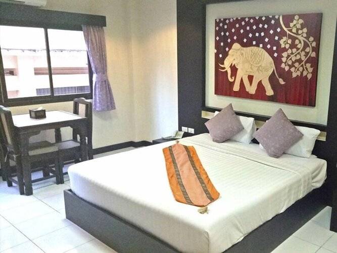 Zip Lounge & Apartments