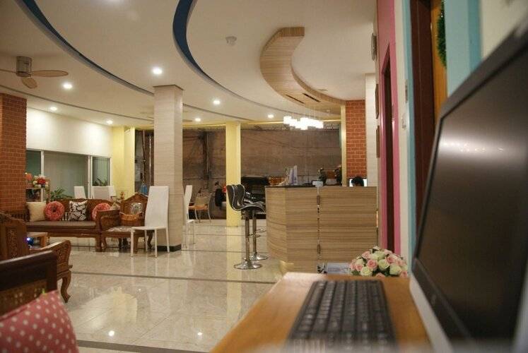 Happy Hostel