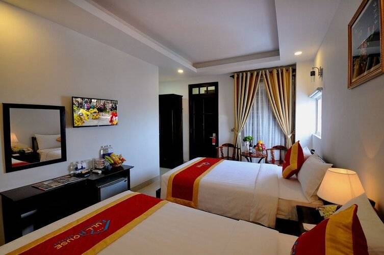 Full House Hotel