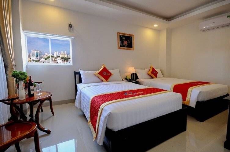 Full House Hotel