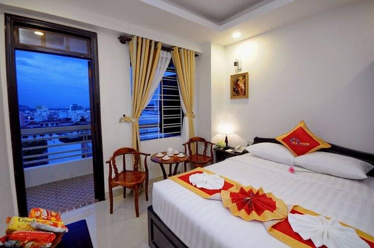 Full House Hotel