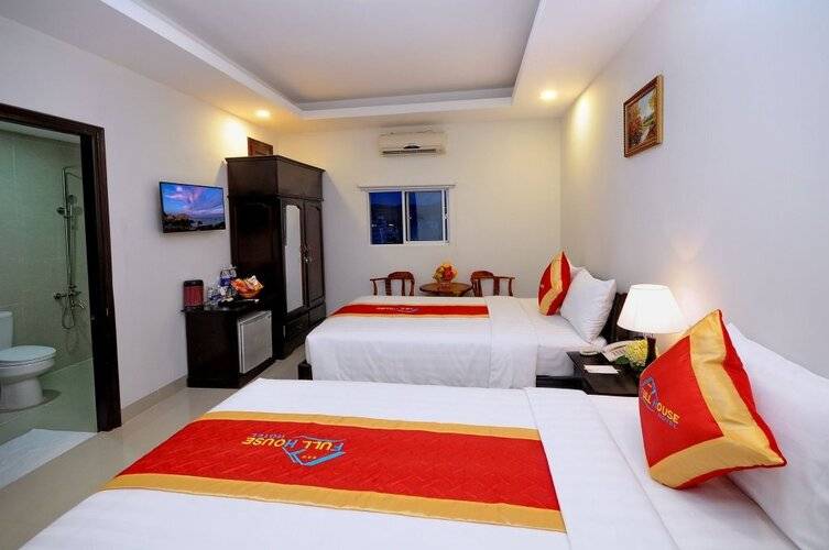 Full House Hotel