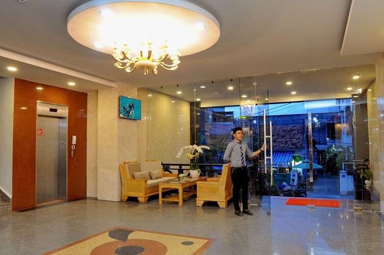Full House Hotel