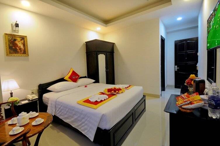 Full House Hotel