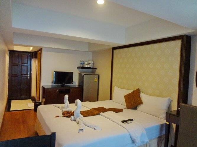 Maleez Lodge Hotel and Restaurant