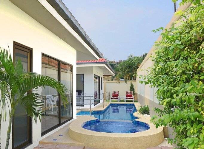 Avoca Pool Villas