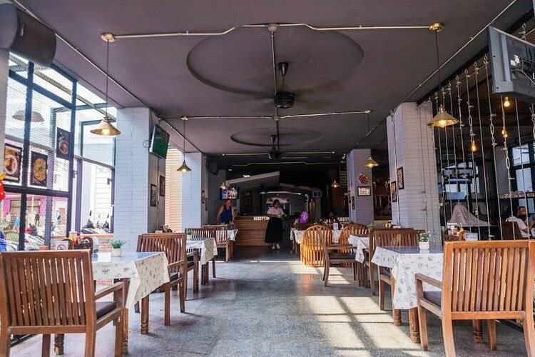 18 Coins Cafe & Hostel
