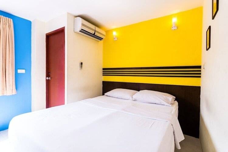 18 Coins Cafe & Hostel