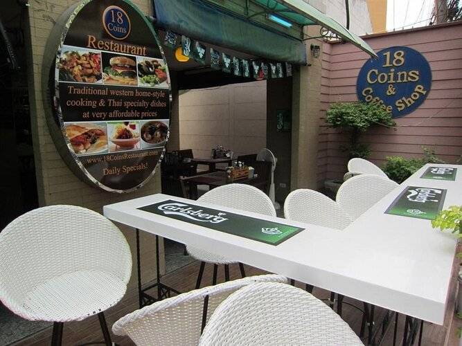 18 Coins Cafe & Hostel