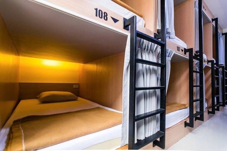 18 Coins Cafe & Hostel