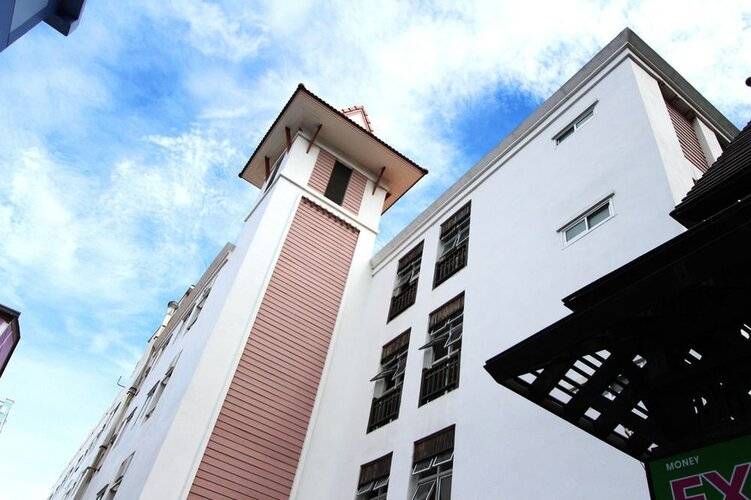 18 Coins Cafe & Hostel