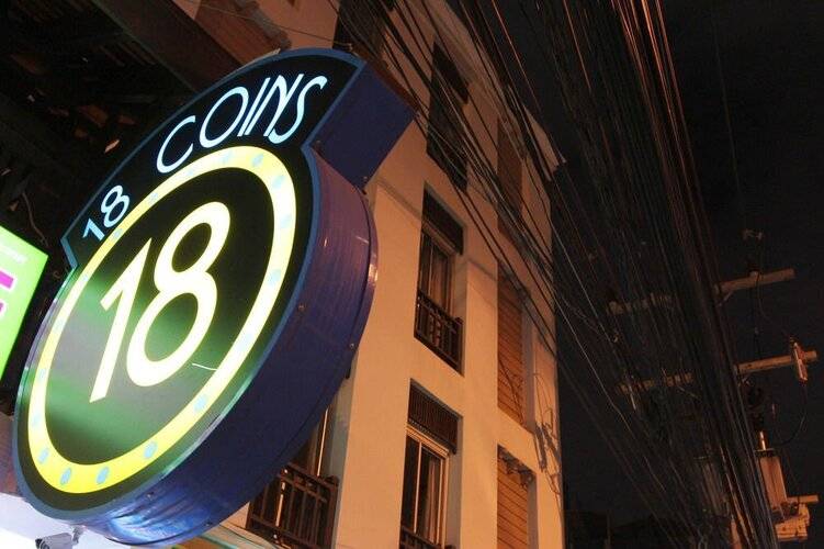 18 Coins Cafe & Hostel