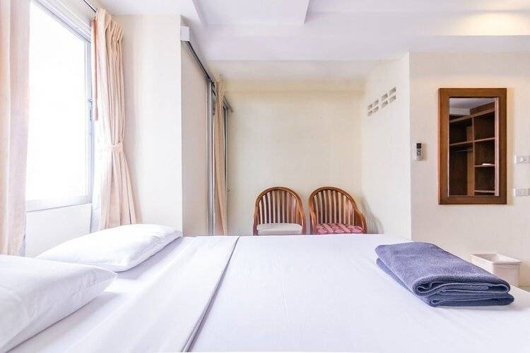 18 Coins Cafe & Hostel