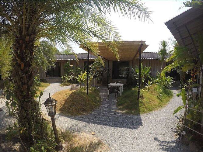 B Happy Resort