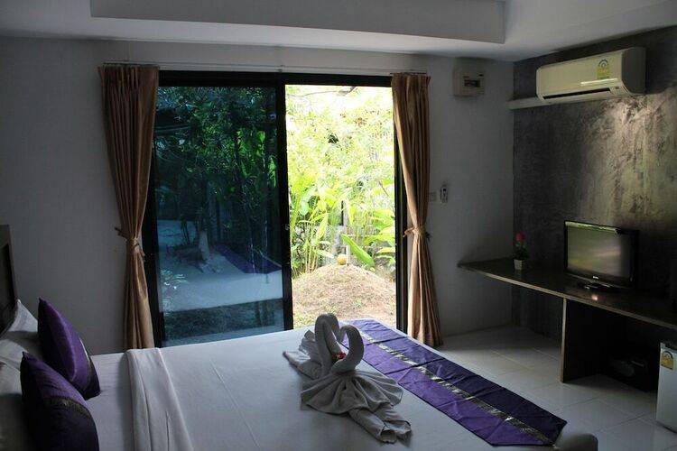 B Happy Resort