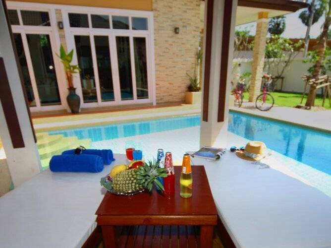 Rawai Private Villas - Pool and Garden