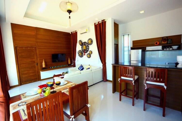 Rawai Private Villas - Pool and Garden
