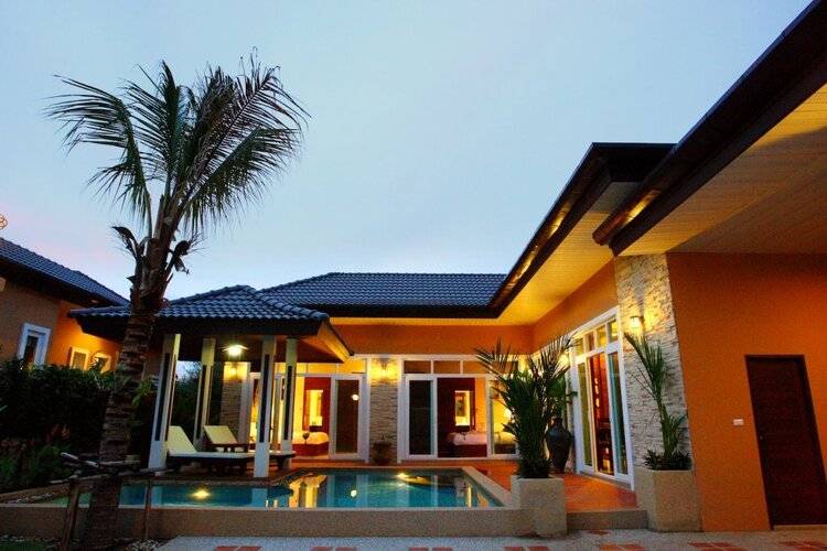Rawai Private Villas - Pool and Garden