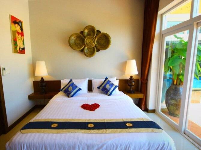 Rawai Private Villas - Pool and Garden