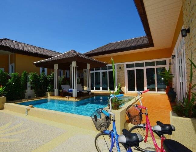 Rawai Private Villas - Pool and Garden