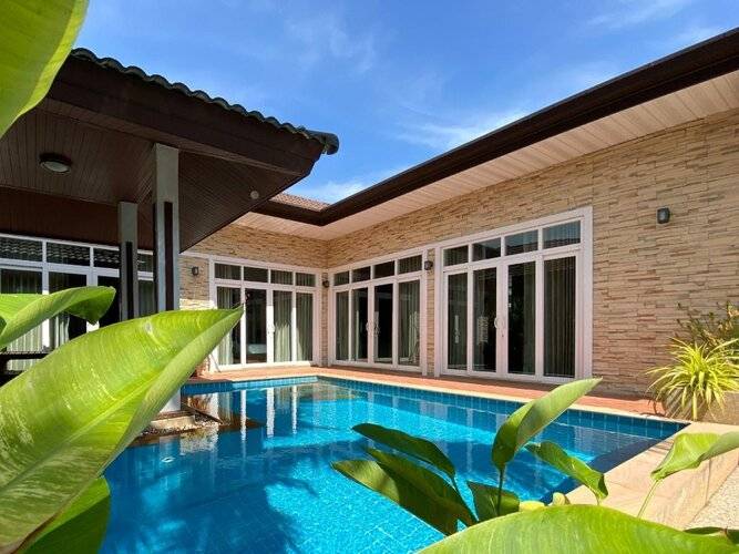 Rawai Private Villas - Pool and Garden